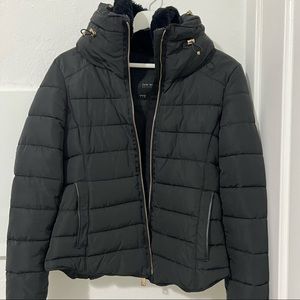 ZARA stylish black puffer jacket with fur collar & hidden hood sz. small
